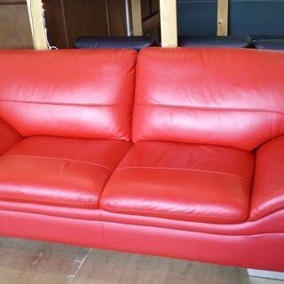 値下げしました【店舗同時販売中】　ＰＡＳＱＵＡＬＩ　パスクアーリ　イタリア製　本革2人掛けワイドソファー　赤　【店頭ご来店購入限定】