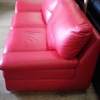 値下げしました【店舗同時販売中】　ＰＡＳＱＵＡＬＩ　パスクアーリ　イタリア製　本革2人掛けワイドソファー　赤　【店頭ご来店購入限定】