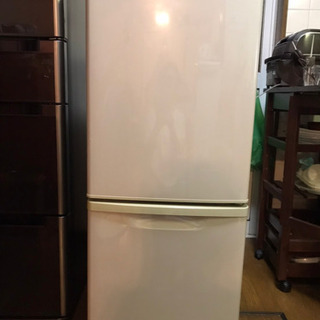 決まりました冷蔵庫 小型 薄いピンク 2010年製