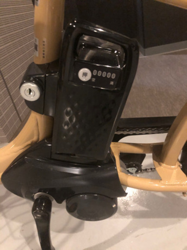 【ほぼ未使用・超美品】電動アシスト自転車 SW 20型 8Ah ギアなし デザートイエロー ほぼ未使用・超美品】電動アシスト自転車 SW 20型 8Ah ギアなし デザート