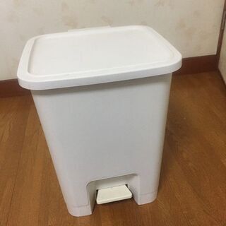 （取引中）（無料）（条件あり）プラスチック製 ゴミ箱（中古）