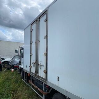 早いもの勝【希少間仕切り付き】2トン箱 冷凍冷蔵 コンテナ 物置 倉庫