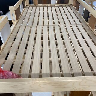 某有名家具店の2段ベッドです！ちょいキズあります！たったの13800円！早い者勝ちです＼(^o^)／