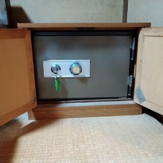 家庭用金庫を　差し上げます