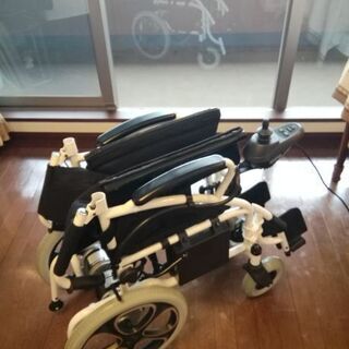 電動車椅子 新古品 黒 ノーパンクタイヤ 23区内無料お届け 近県応相談