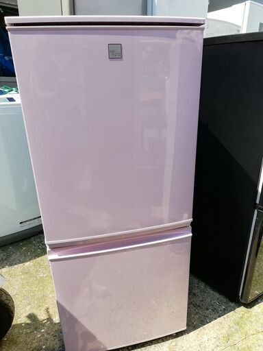 シャープ　ノンフロン冷凍冷蔵庫　２０１６年製　１３７L　ピンク♪　14000円！