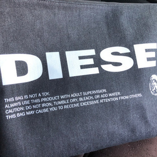 【ネット決済】ほぼ新品！！★DIESEL 男女兼用ロゴ入りクラッ...