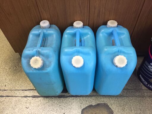 灯油缶ポリタンク石油缶中古3缶ありますどなたか使ってください ひでお 杁ヶ池公園のその他の中古あげます 譲ります ジモティーで不用品の処分