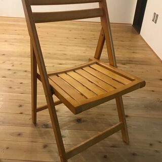 折り畳み椅子　木製 1脚¥500円（６脚あります）