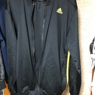 adidasのジャージ