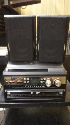 CD、テープ、レコードプレーヤー