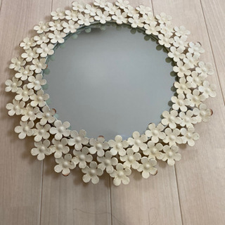 クリーム色の花アンティーク鏡