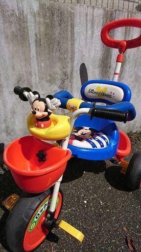ミッキーの三輪車⭐舵取り出来るから安心です☺ ミッキー 三輪車」の