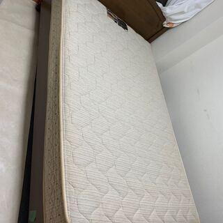 マットレスつき　セミダブルベッド美品★C39