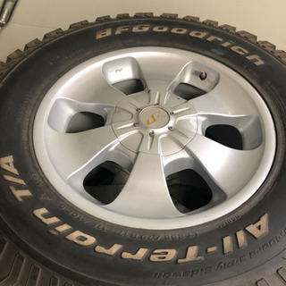 265/70R17スパイクタイヤバリ溝ホイール付き❣️プラド ハイラックス