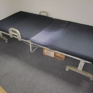 折り畳み式簡易ベッド差し上げます。