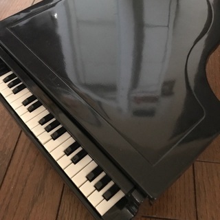 ピアノの置き物