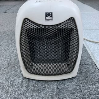 DBK 電気温風機　セラミックファンヒーター（足元暖房）　