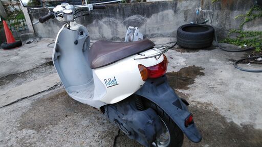 スズキレッツ4パレット CA41A 白 丸目のキュートな原付