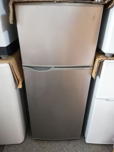 シャープ　ノンフロン冷凍冷蔵庫　２０１８年製　１１８L　２５８００円！　※棚板ヒビあり