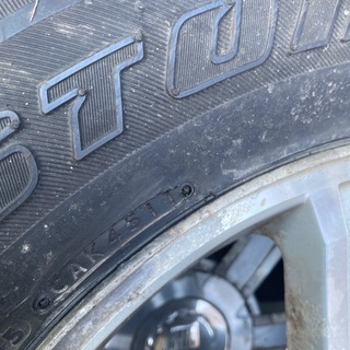 06y キャデラックエスカレード　アルミスタッドレス付き