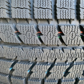 お取引中]スタッドレスタイヤ265/70R17(トヨタFJクルーザーに使用)4本