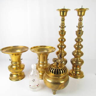 V071・【超特大】希少 仏具セット 仏具用具 花瓶 獅子 木箱付き 燭台 お寺 真鍮 寺院 銅 香炉 お鈴 仏壇 金 工芸 寺 まとめ 神具 法事 法要