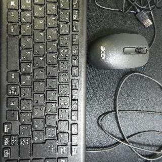 有線のマウスとキーボード
