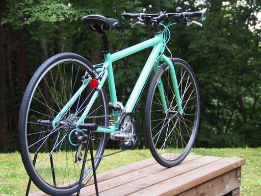 さらに値下げ>><新古車ノーブランド700Cクロスバイク(ビアンキカラー さらに値下げ>><新古車ノーブランド700Cクロスバイク(ビアンキカラー