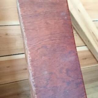 ブビンガ大径端材あります。ギターなどに