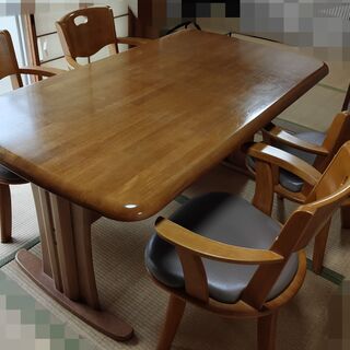 【販売中】木製ダイニングテーブル4人掛け　回転椅子4脚　カントリ...