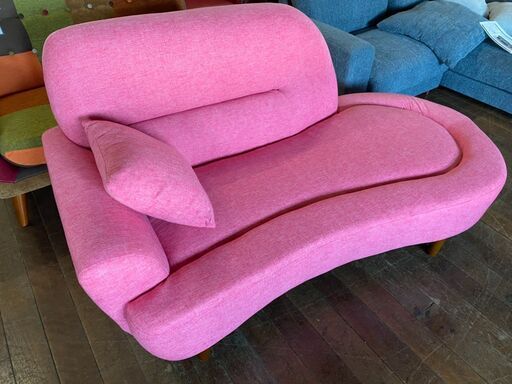 新品！イタリアンデザインソファー！ピンクでカモーン！さぁ！売って行くスタイル！
