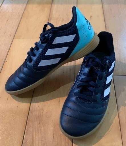アディダスフットサルシューズキッズ Aki おもろまちのサッカーの中古あげます 譲ります ジモティーで不用品の処分
