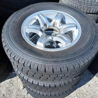 ❄️215/70R15⛄ハイエースに！ほぼ新品！2019年！バリ山！美品！TOYO製