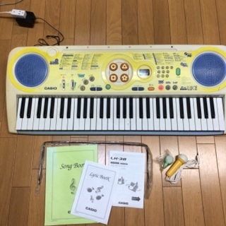 カシオ　光ナビゲーション　鍵盤ピアノ