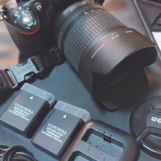 【美品】Nikon デジタルカメラ D5200 ズームレンズ18-105mm f/3.5-5.6 バリアングル液晶 予備バッテリー2個 16GBSDカード付（全国ゆうパックで送付）