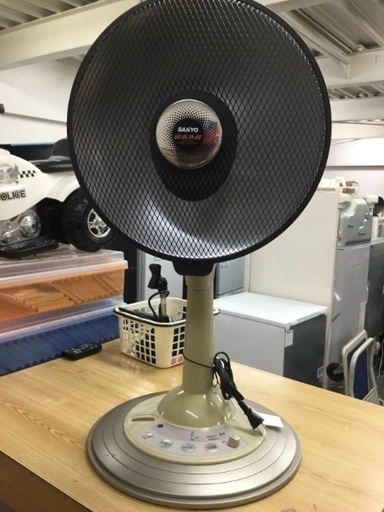 暖かい‼️ハロゲンストーブ