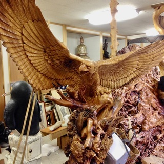 木彫りの鷲