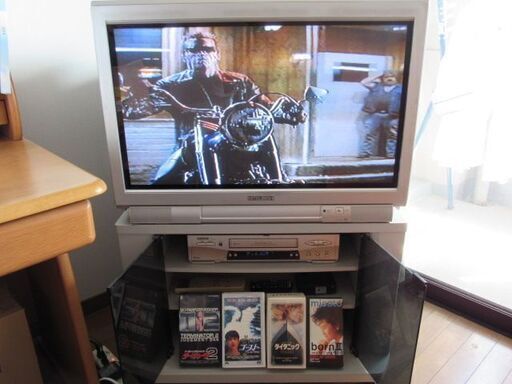 ブラウン管テレビ（32型）+TV台+ビデオデッキ+地デジチューナー+ビデオテープ4本セット