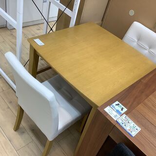 ナチュラルカラーのコンパクトなダイニング3点セットのご紹介！