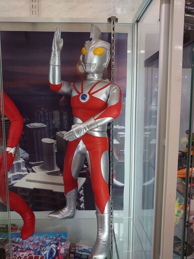 値下げしました!!【モノマニア四日市】【引き取り限定】ウルトラマンエース フィギュア 高さ約80cm、幅約38cm