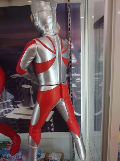 値下げしました!!【モノマニア四日市】【引き取り限定】ウルトラマンエース フィギュア 高さ約80cm、幅約38cm 2