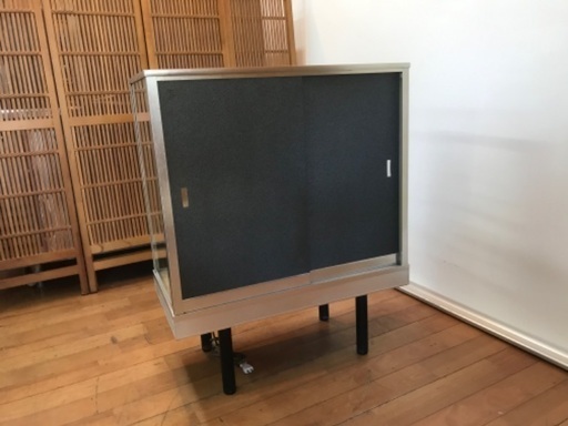 アルミ製 ガラスショーケース 照明付き 背面ミラーガラス 後ろ扉 店舗 横75cm 展示