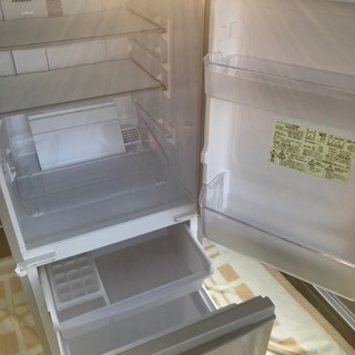 取引中2017年製シャープ冷凍冷蔵庫シルバー色美品。千葉県内配送無料 