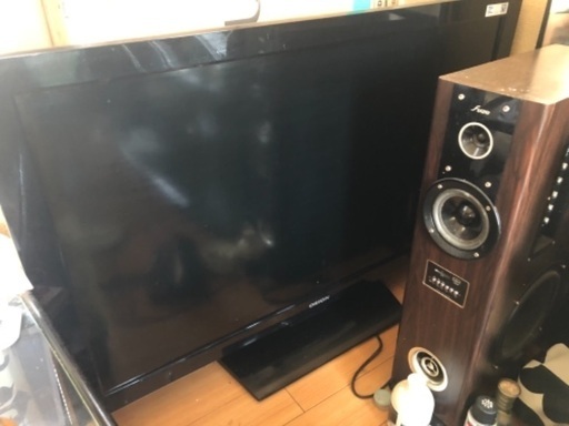 ① テレビ40インチ