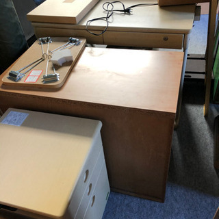 家具大量にあります。家具屋在庫品の未使用品など、綺麗なもの