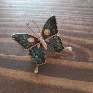アンティーク　蝶のブローチ