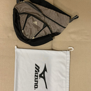 中古品　adidas肩掛けバッグ、MIZUNOスポーツ用品(袋