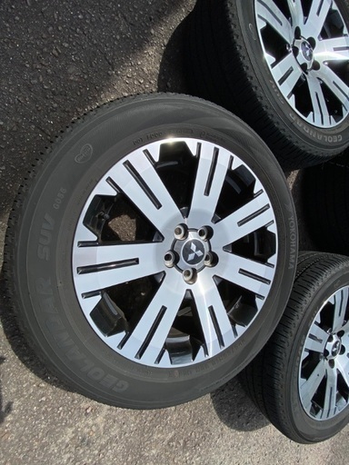 新型デリカd5 純正ホイールタイヤセット 新型デリカD5 純正ホイール