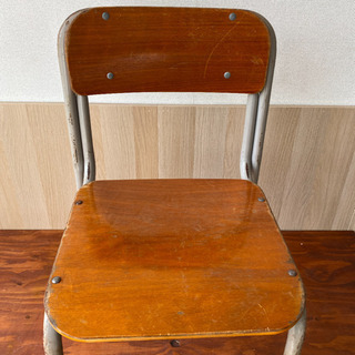🉐学校椅子　1脚 200円